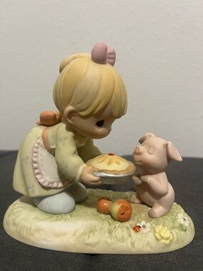 1997 Precious Moments Country Lane “you’re just as sweet as pie”